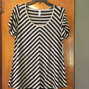 Lularoe Size M Classic T - nwt